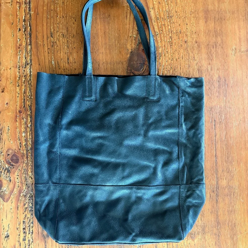 Sseko Leather Tote Bag in Black with Flaw